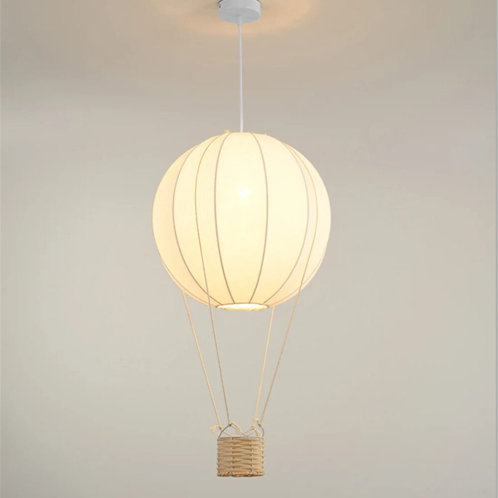 Plafonnier montgolfière en tissu écru pour enfant lustre montgolfiere minimaliste chic pour enfant