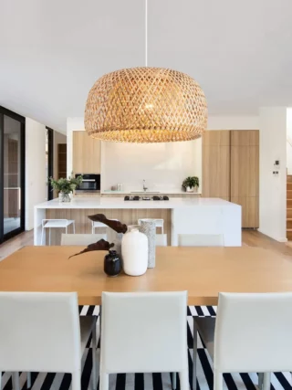 Plafonnier en bambou tressé style naturel et épuré